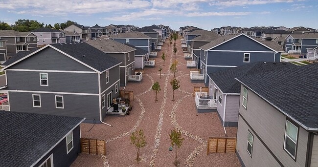 Building Photo - Pikes Peak Heights