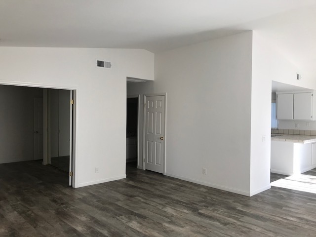 open living room - 630 Mountain View Ct