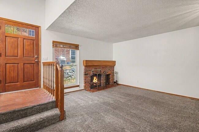 Foto del edificio - Conveniently Located 3BR/2 Bath Townhome