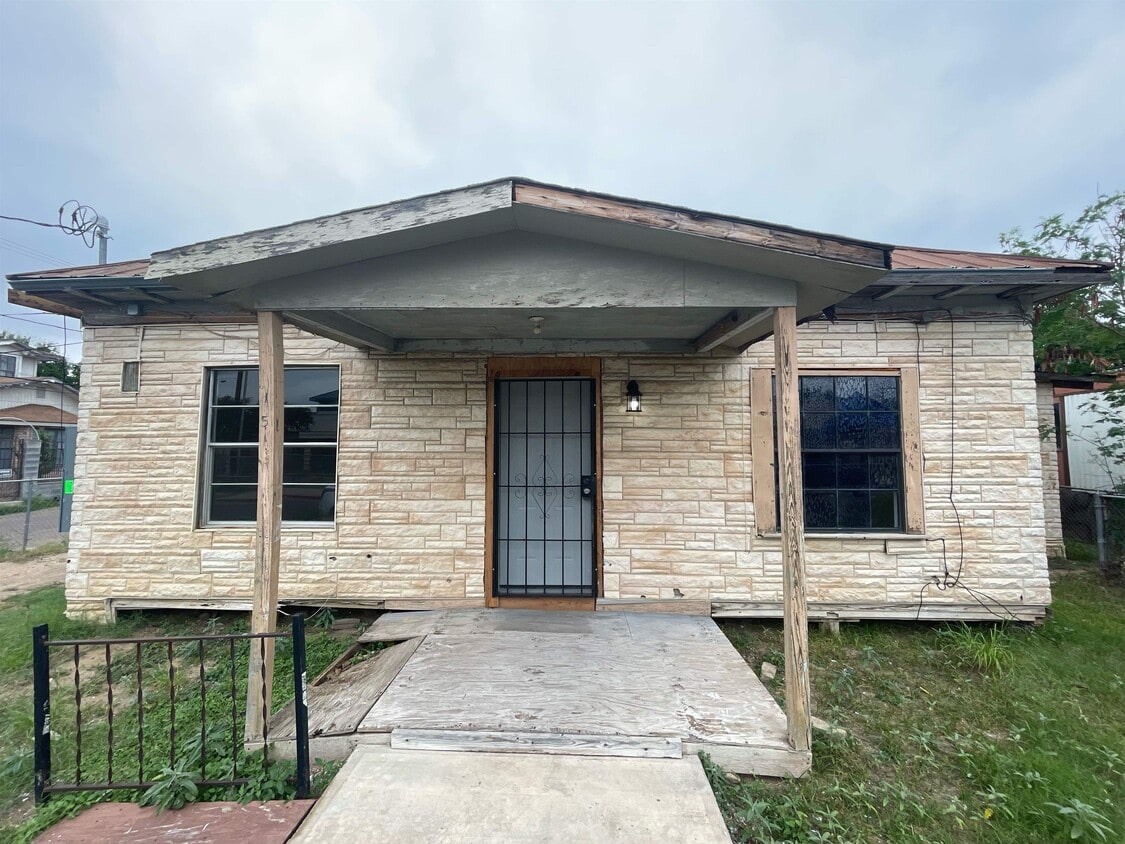 Primary Photo - 1519 Monterrey Ave