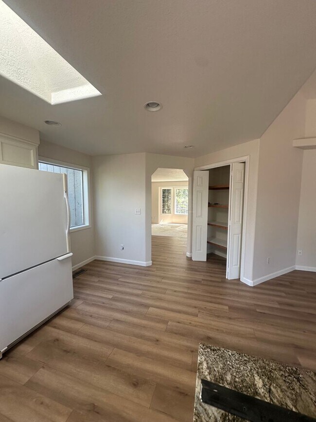 Building Photo - Medford area 3/2 in NE cul-de-sac!