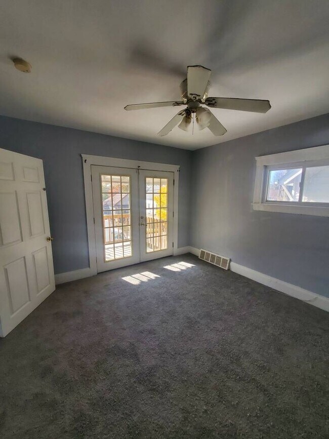 Foto del edificio - 7126 Camden Ave