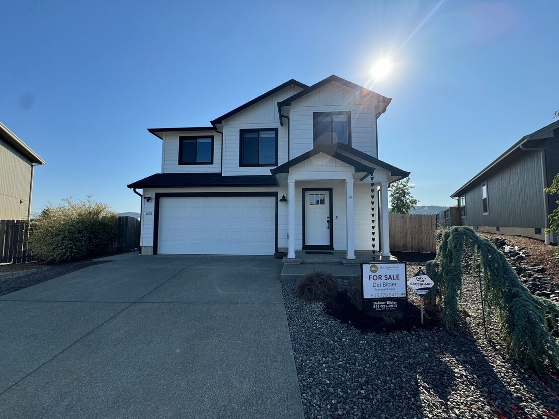Primary Photo - Beautiful 3 Bedroom 2 Story Home in Cul de...