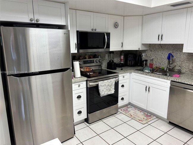 Building Photo - 12520 SW 94th Ln
