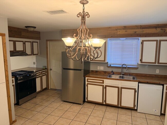 Foto del edificio - 663 Duke Ave