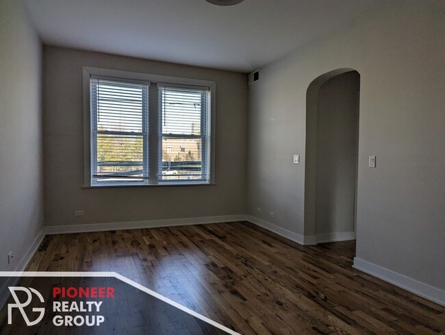 Building Photo - 630 W Wrightwood Ave