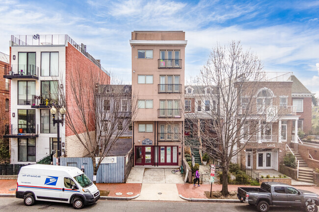 Foto del edificio - 2136 Wisconsin Ave NW