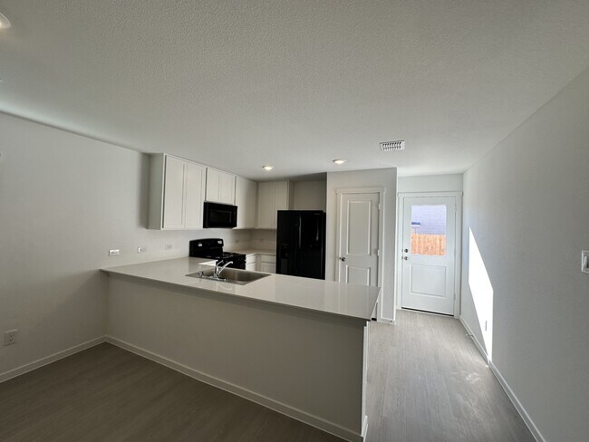 Building Photo - 1034 Raintree Rd