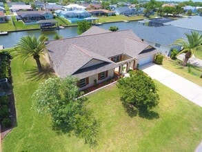 Building Photo - 10 Coral Reef Ct S