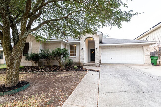 Foto del edificio - Charming 4-Bedroom, 2-Bath Home with Moder...