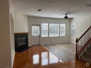 Building Photo - 633 Sumner Way