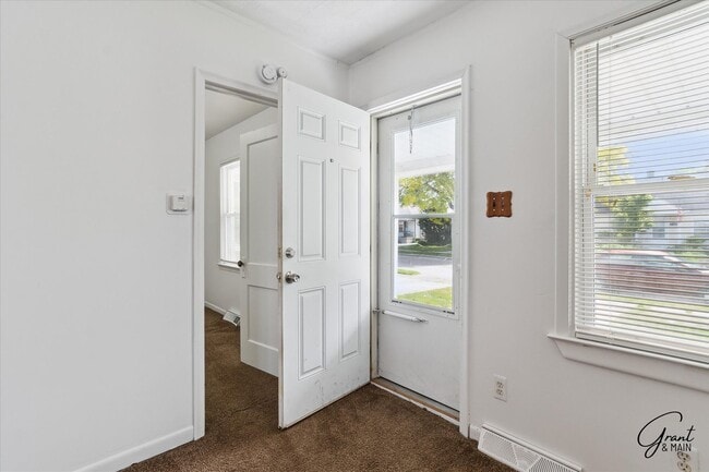 Building Photo - 3 bedroom bungalow $1250