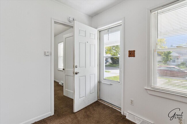 Foto del edificio - 3 bedroom bungalow $1250