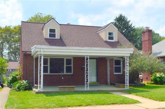Building Photo - 822 North Saint Elmo Street