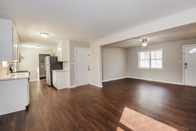 Building Photo - 5734 Amalfi Way