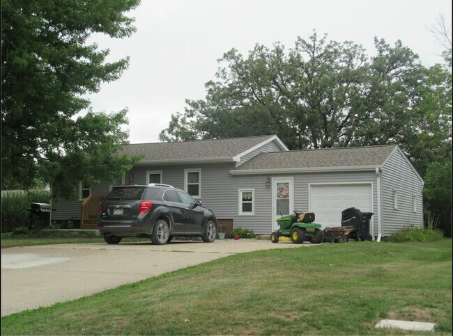 Front - 1114 Cedar St