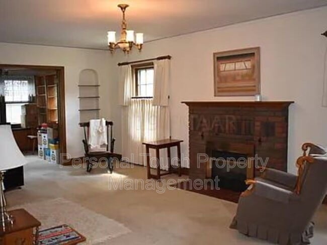 Building Photo - 704 8th St S