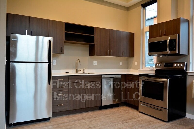Primary Photo - 1825 SE 50th Ave