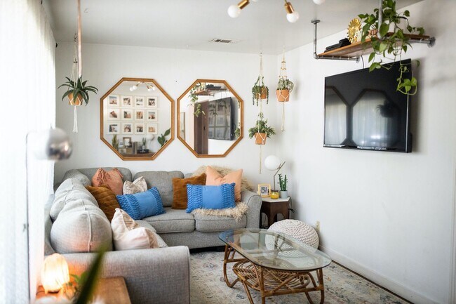 Photo - 710 Cordell St House