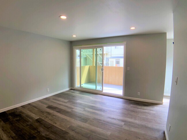 Building Photo - 159 Tiffany Ave