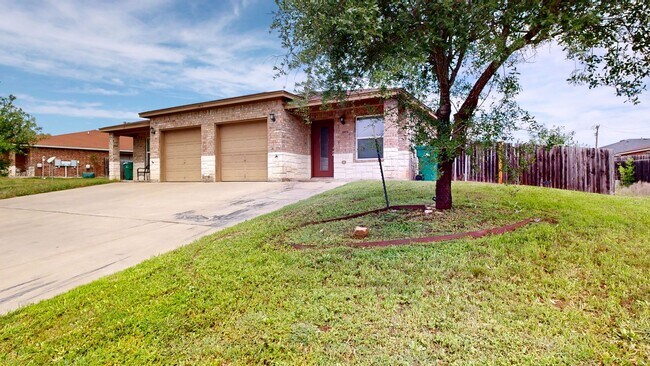 Building Photo - $1,395 + 2 WEEKS RENT!!