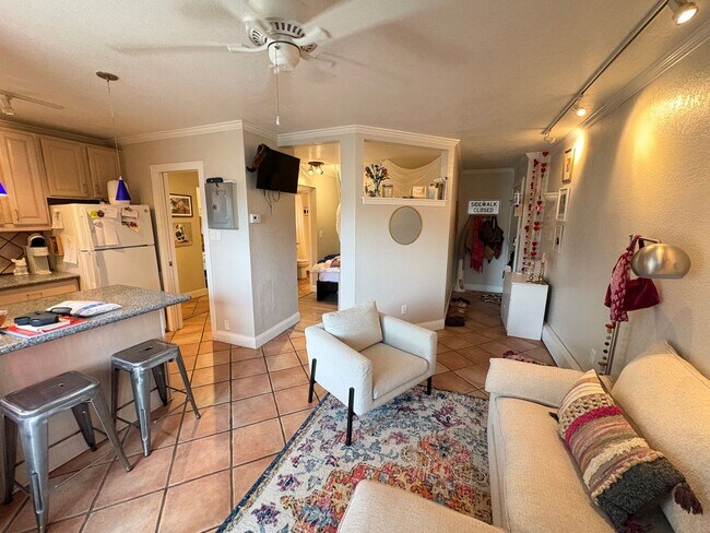 Building Photo - One Bedroom Condo Walking Distance to CU with Fenced Backyard and Flatiron Views!
