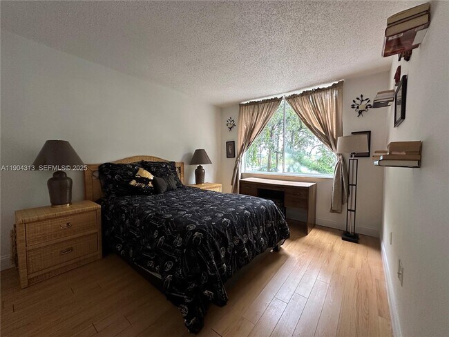 Foto del edificio - 1720 NW N River Dr