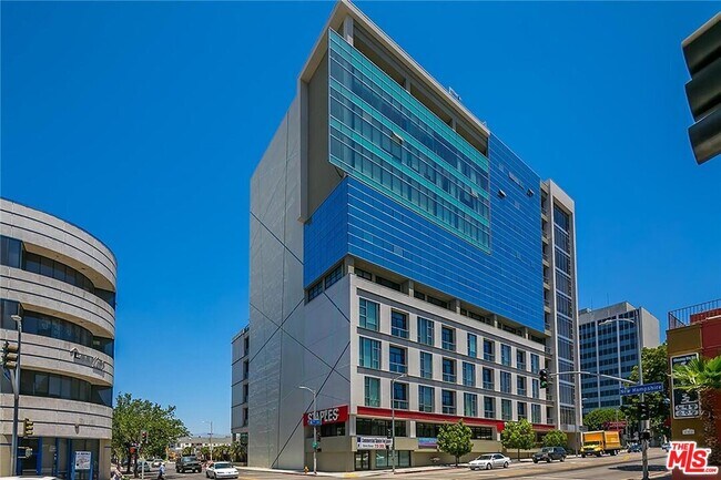 Building Photo - 3223 W 6th St