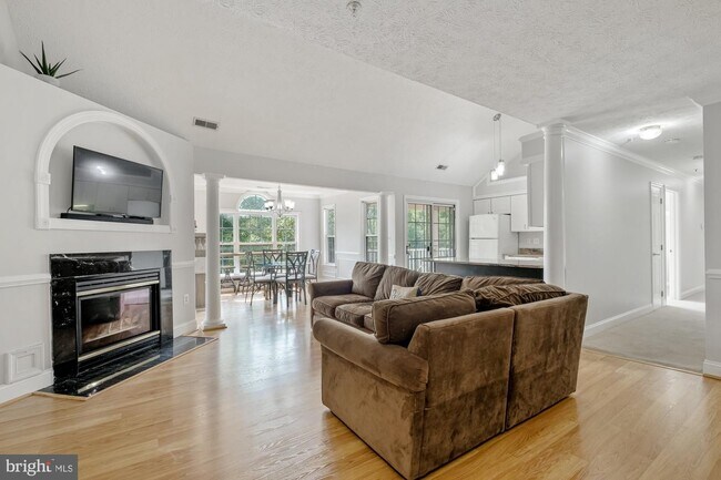 Building Photo - 6501 Springwater Ct