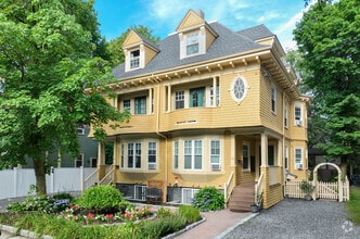 Building Photo - Cambridge Ivy Inn