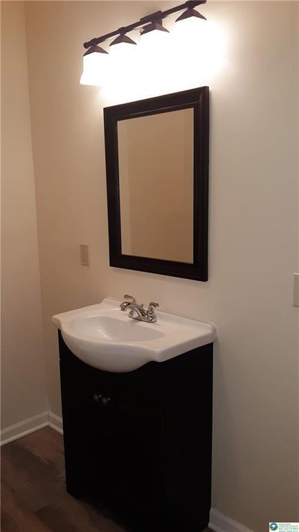 Foto del edificio - 228 W 3rd St