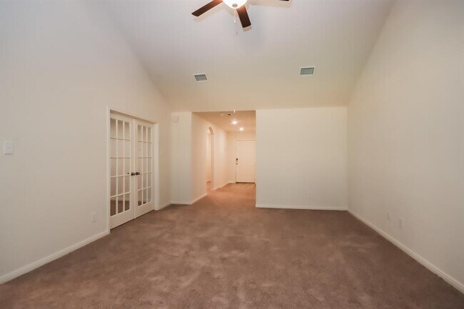 Building Photo - 10514 Sweetwater Creek Dr