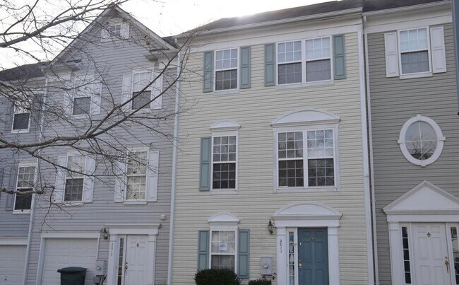 Foto del edificio - Amazing 5 BR/3 BA Townhome in Randle Heights!
