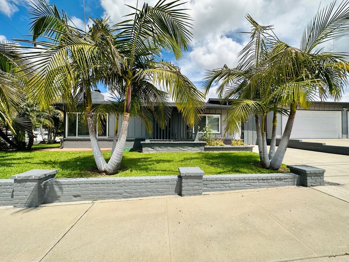 Primary Photo - 4875-4885 Normandie Place