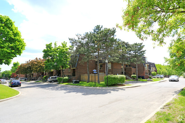 Building Photo - Willowood Townhomes