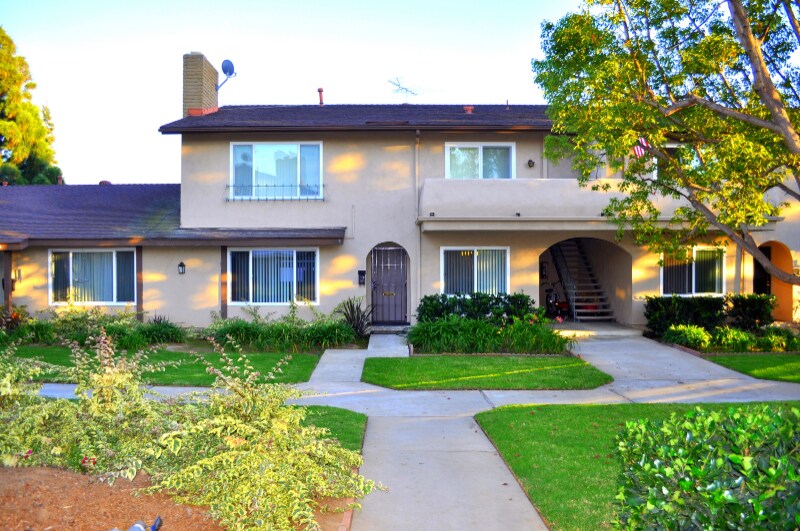 Foto principal - 12700 Newport Ave
