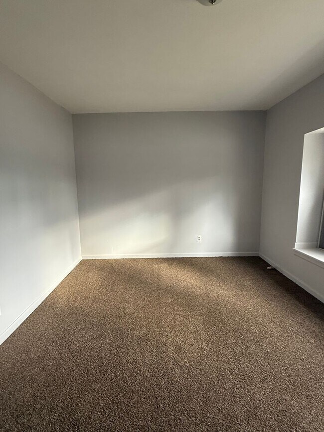 Foto del edificio - 4bd Single Cash Pay/Section 8