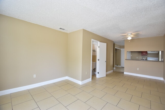 Building Photo - 1732 Carrollwood Dr