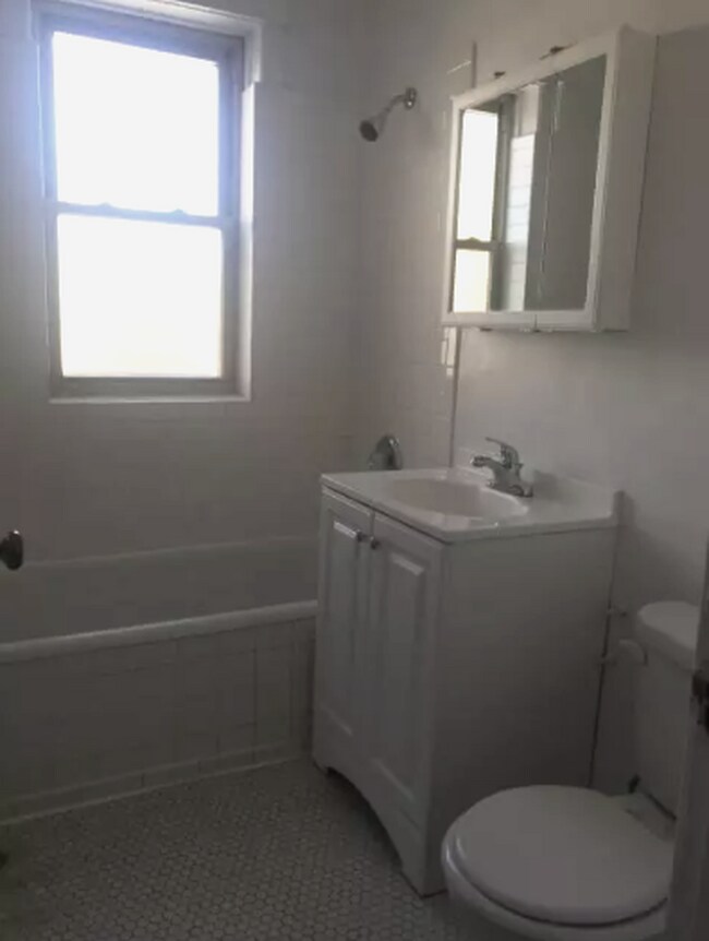 Foto del edificio - 2 bedroom in Chicago IL 60640