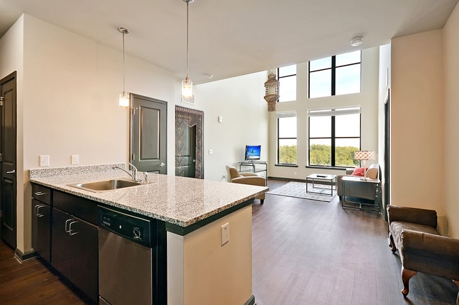 930 NoMo Living Room - Vaulted Ceiling - 930 NoMo Apartments