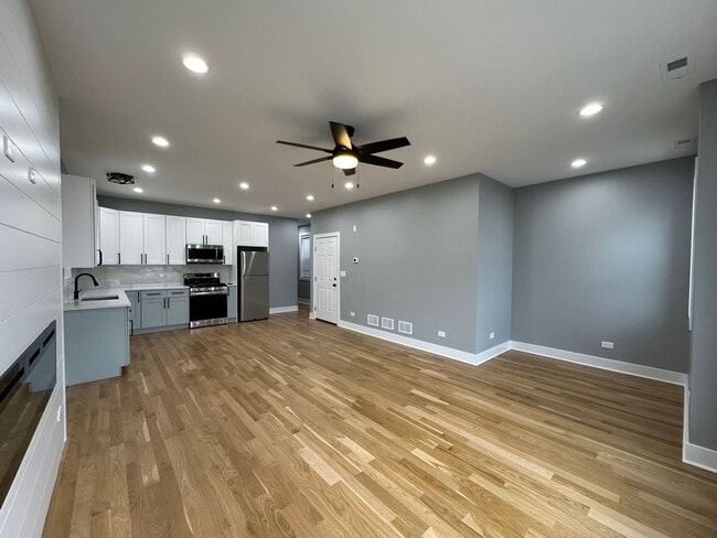 Building Photo - 4942 W Belden St