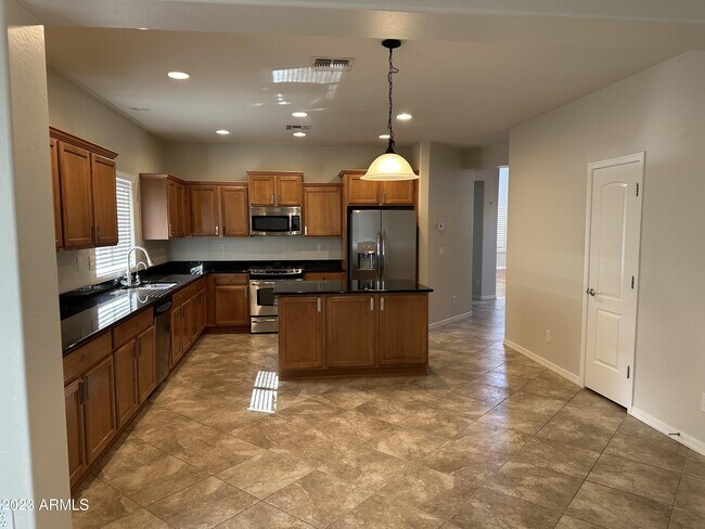 Foto del edificio - 27523 N 17th Ln