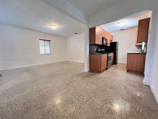 Building Photo - 1498 NE 178th St