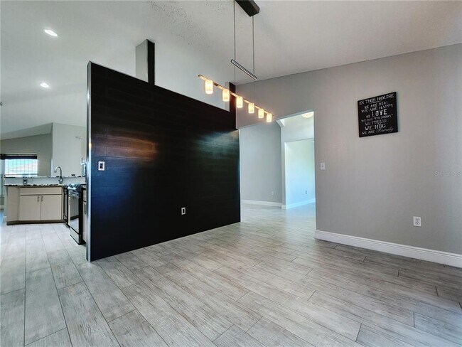 Foto del edificio - 1057 Summer Glen Dr