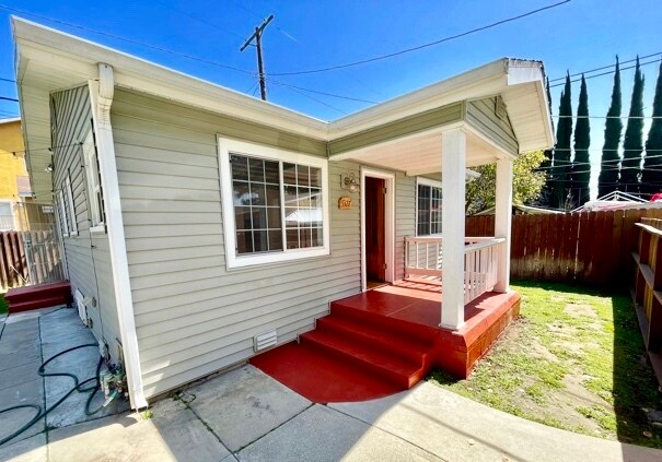 Building Photo - 3327 Atwater Ave