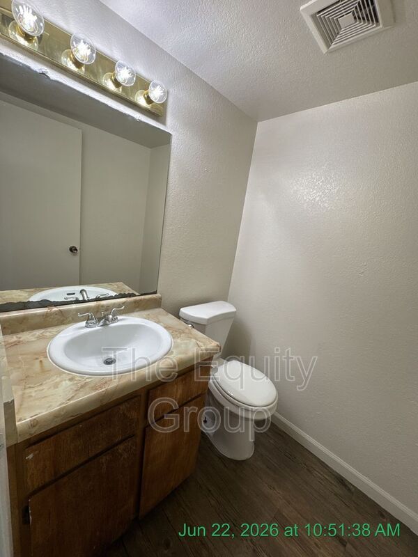 Building Photo - 1226 S Santa Fe St