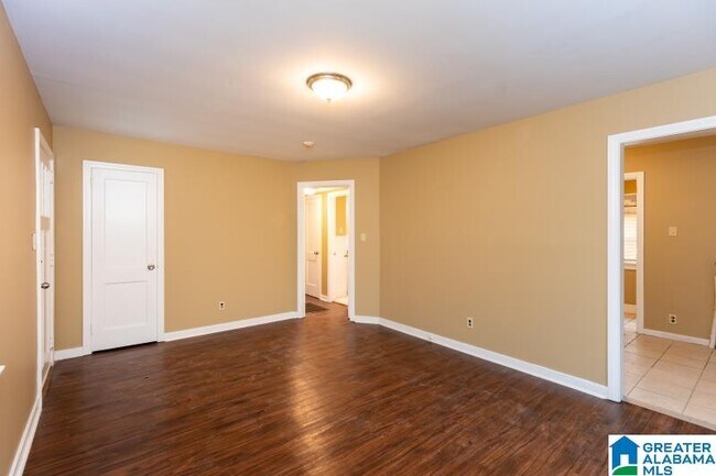Building Photo - 118 E Jones Ct
