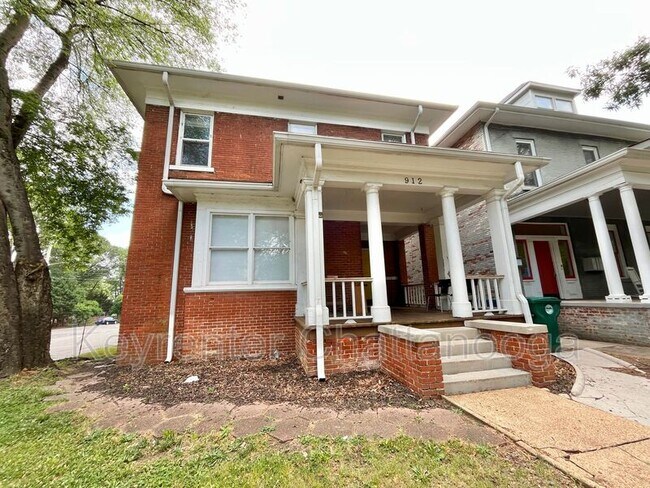 Building Photo - 912 Oak St