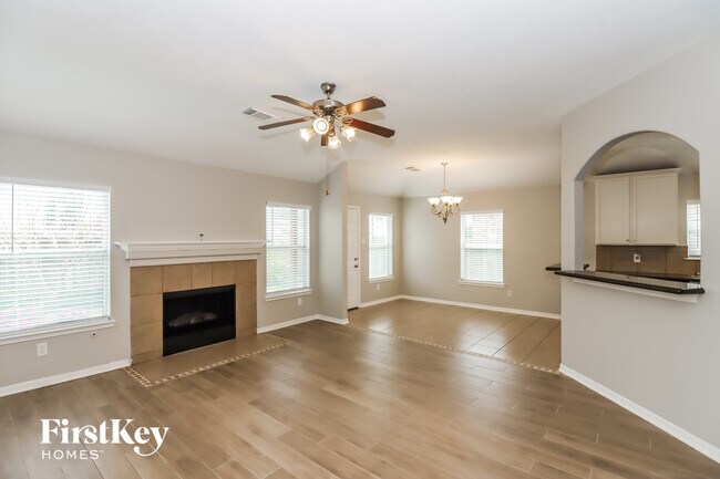 Foto del edificio - 2726 Lakecrest Way Dr