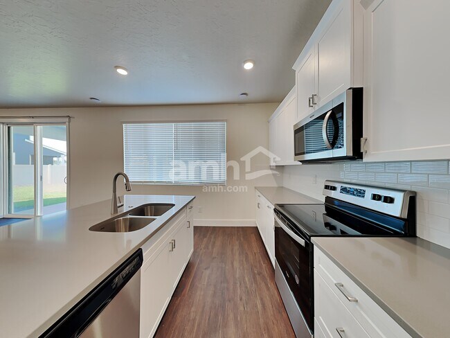 Foto del edificio - 1304 N Barkvine Ave